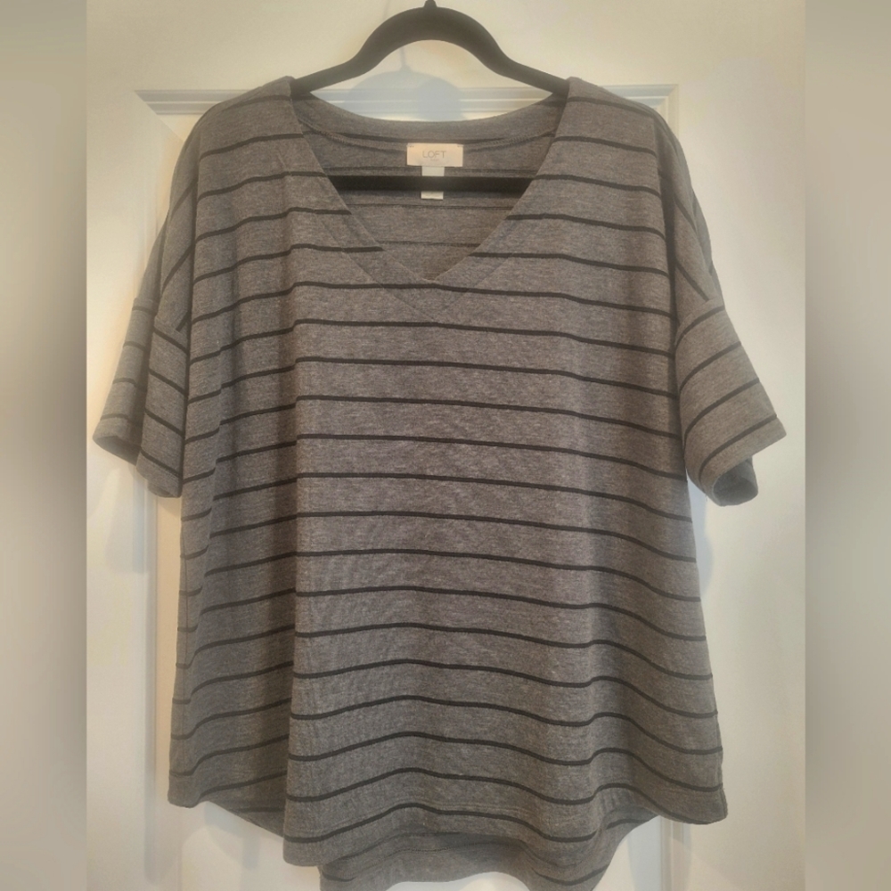 Women's Loft Gray and Black V-neck T-shirt Large